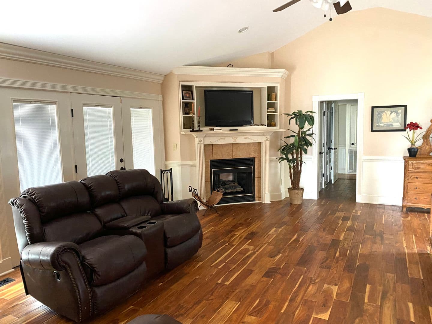 Quitman House: 1407 Camellia Dr.