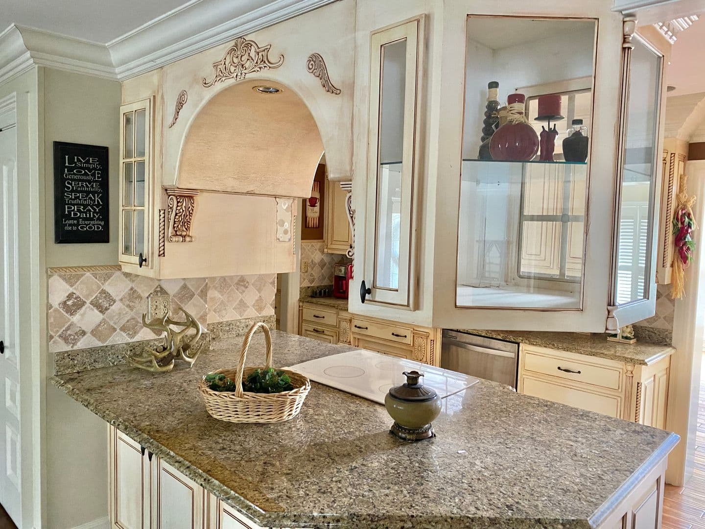 Quitman House: 1407 Camellia Dr.