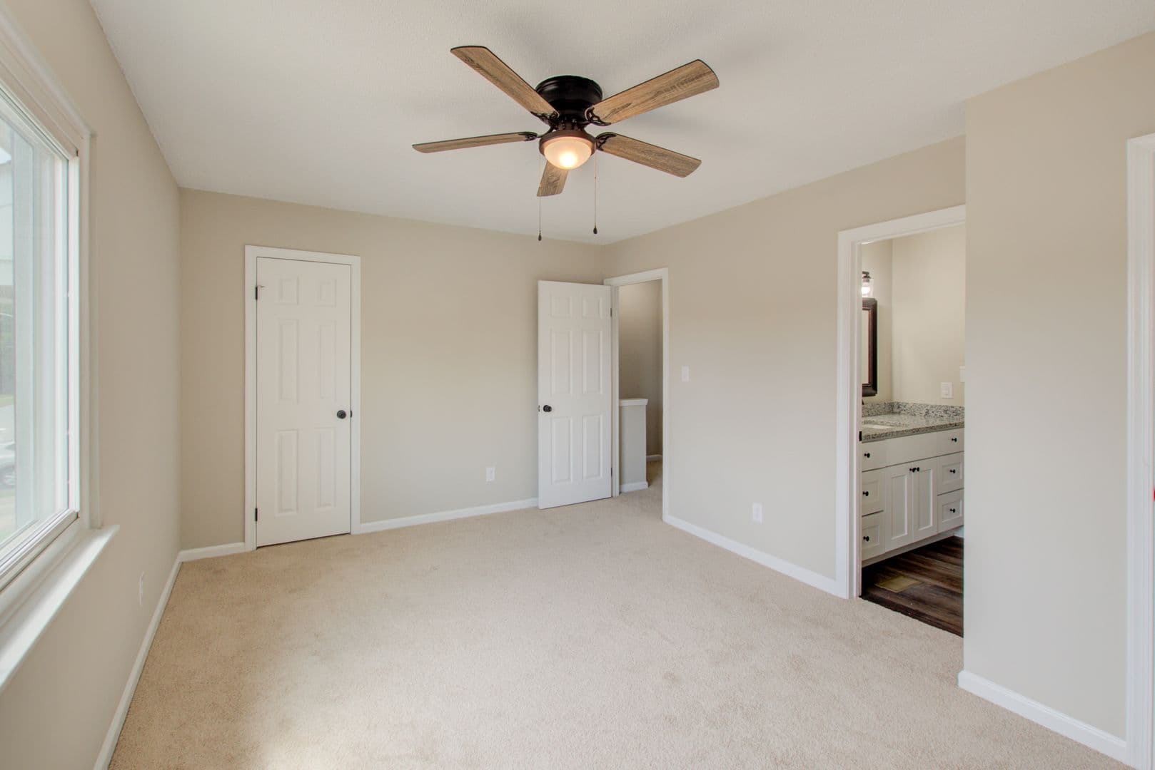 Virginia Beach House: 5375 Grand Lake Crescent