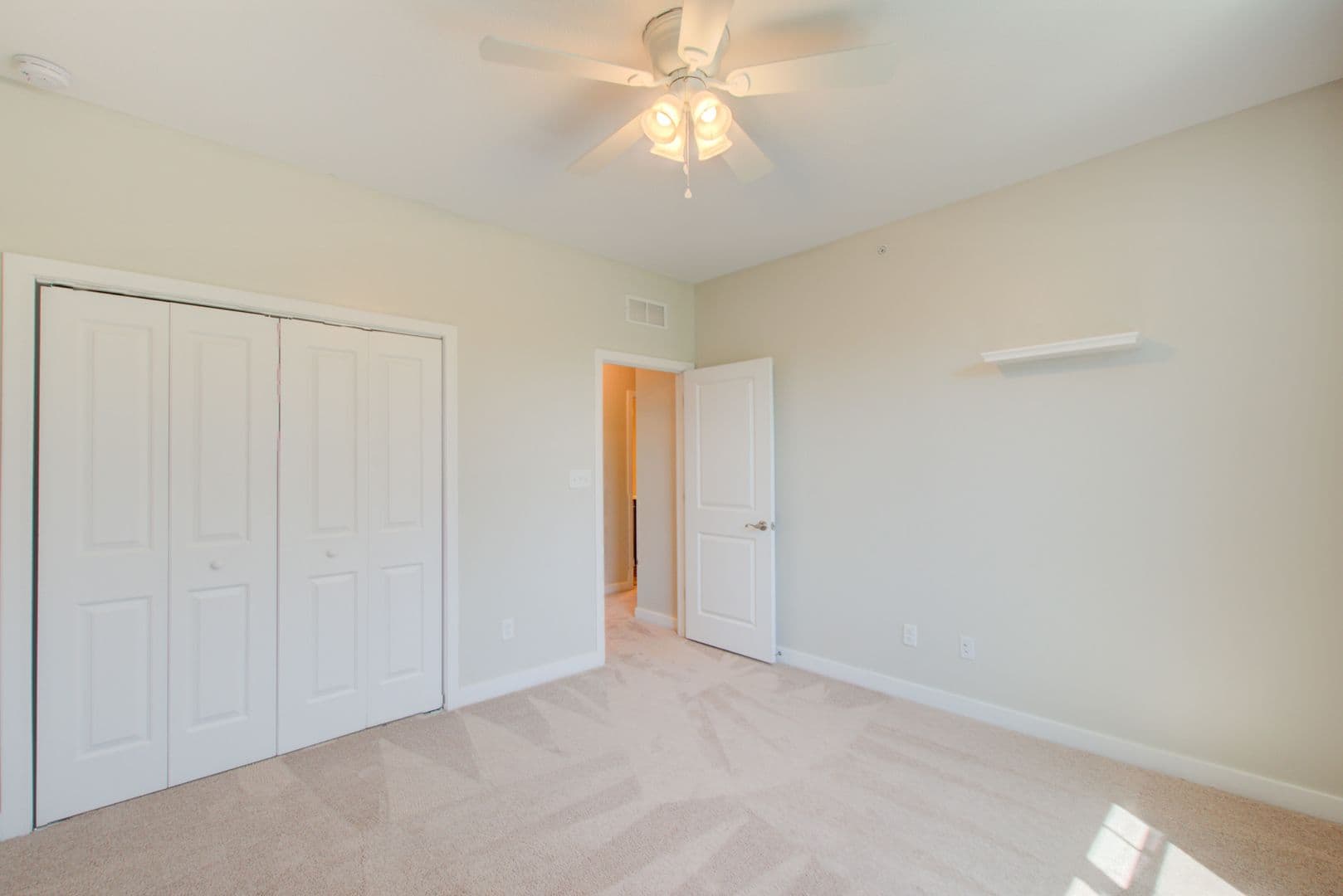 Hampton Condo: 609 Fishers Court