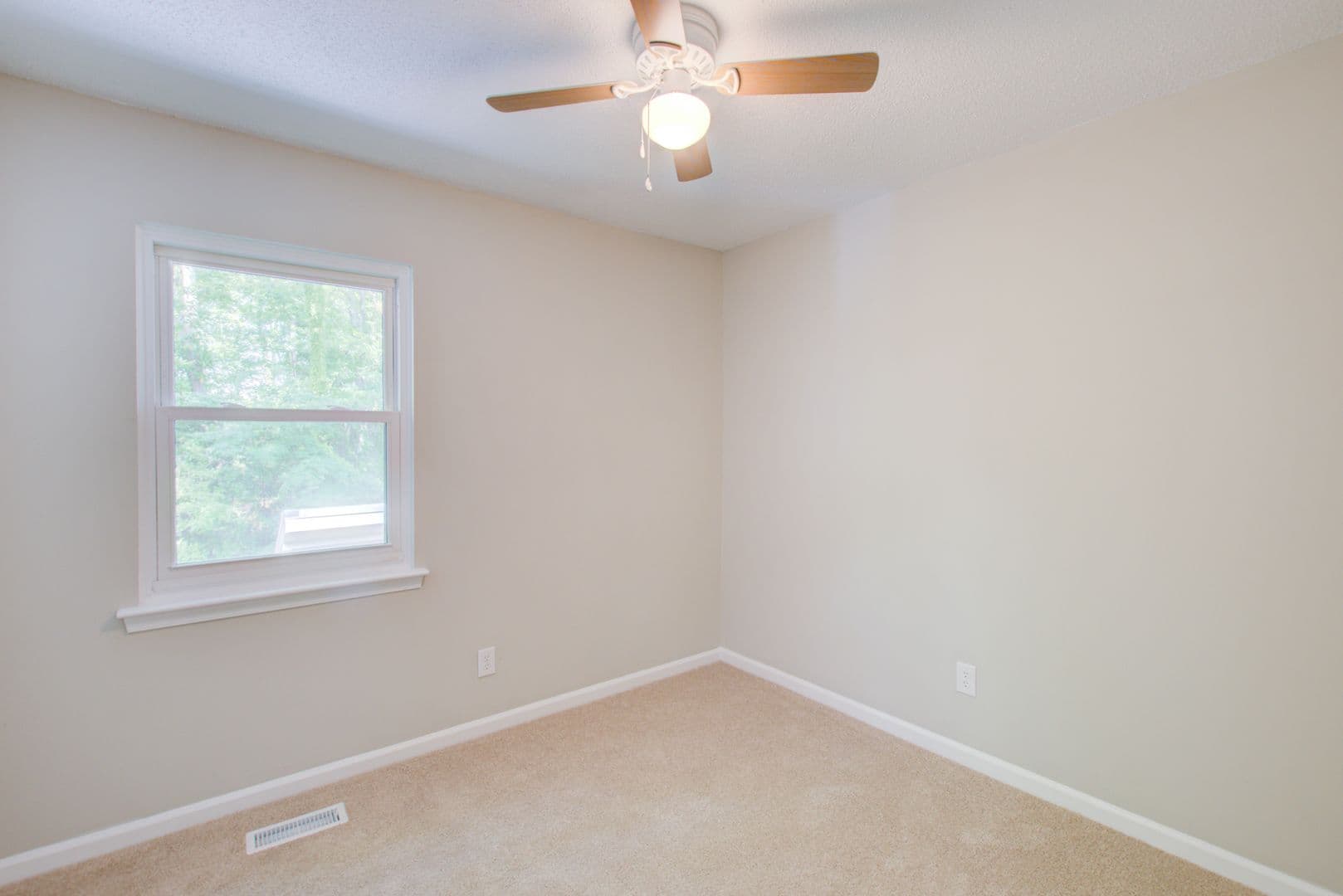 Virginia Beach House: 5375 Grand Lake Crescent