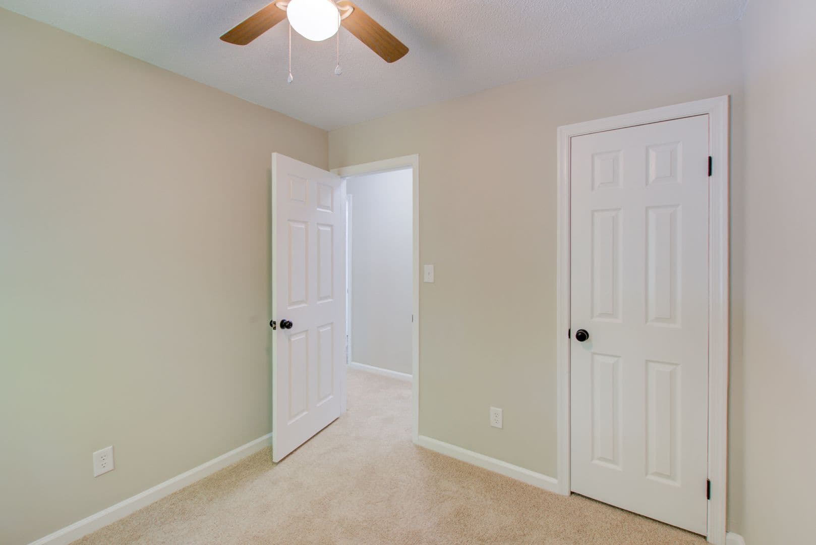 Virginia Beach House: 5375 Grand Lake Crescent