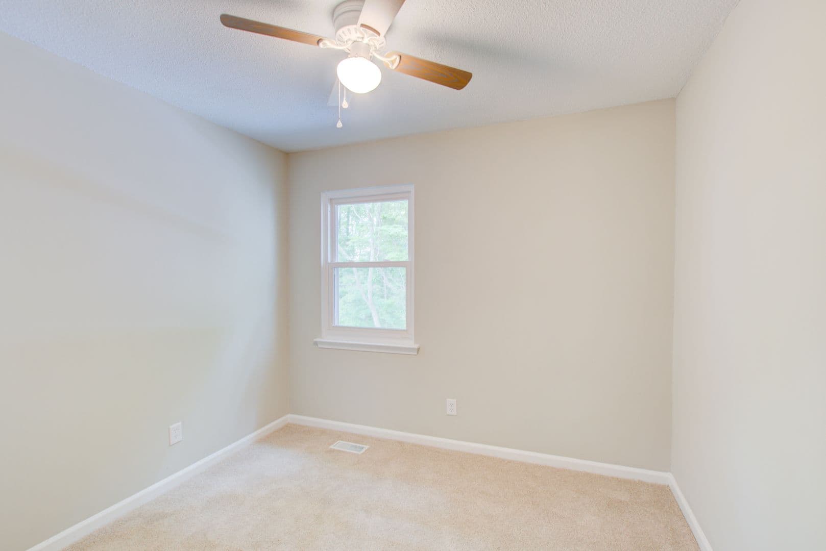 Virginia Beach House: 5375 Grand Lake Crescent