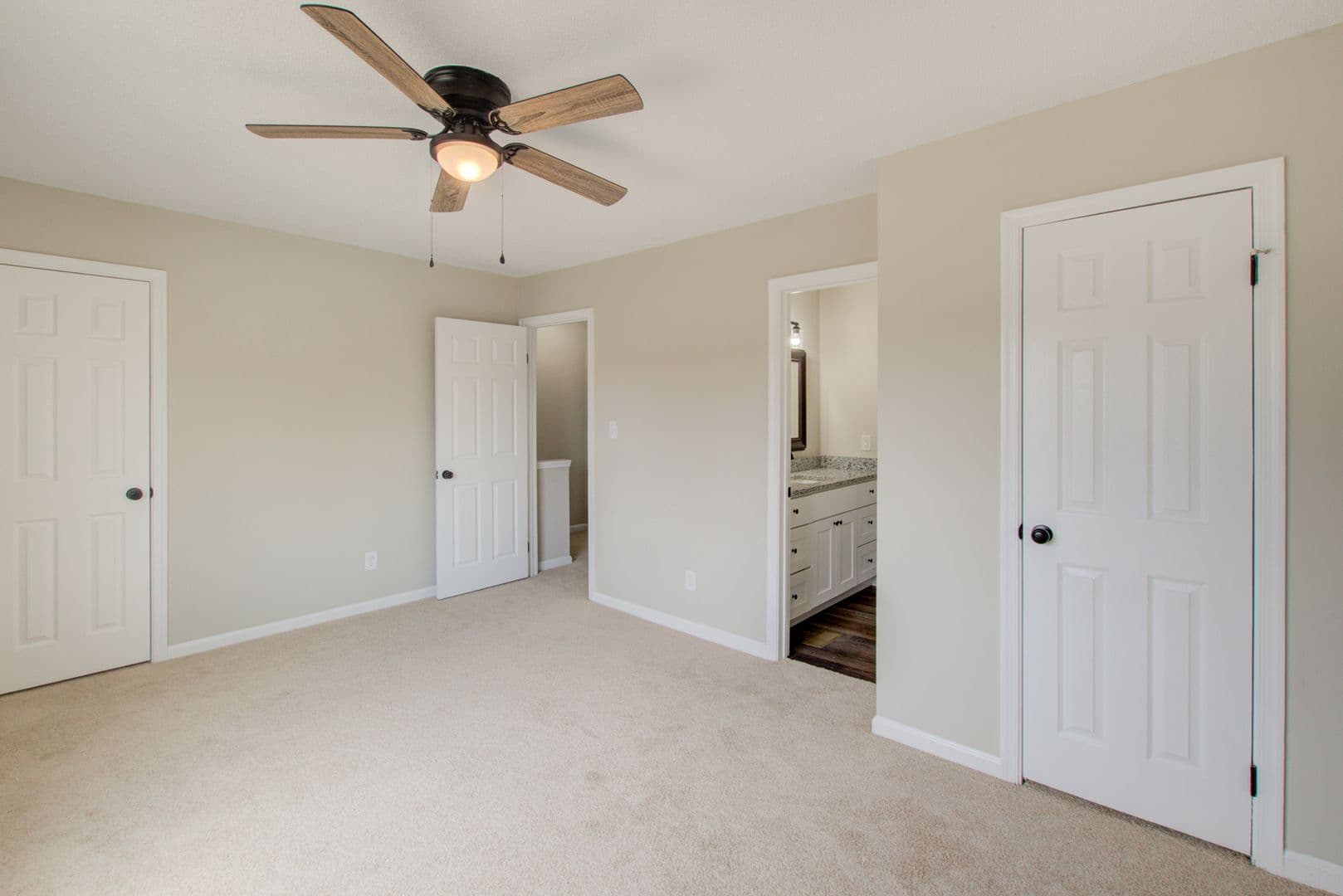 Virginia Beach House: 5375 Grand Lake Crescent