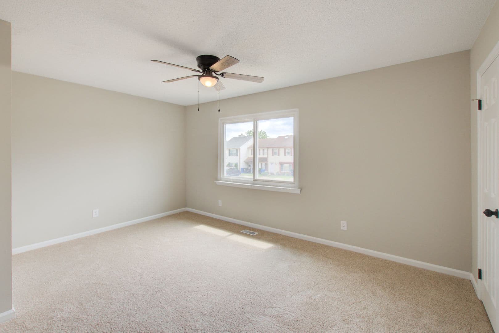 Virginia Beach House: 5375 Grand Lake Crescent