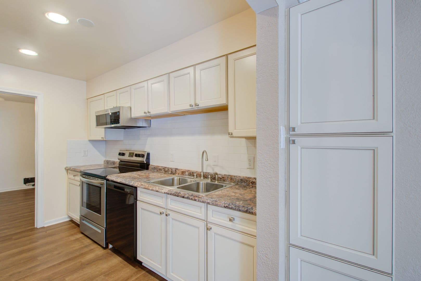 Virginia Beach Townhome: 6480 Duquesne PIace