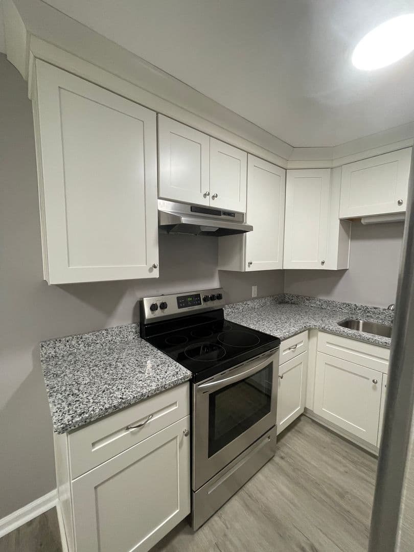 Portsmouth Apartment: 2912 Wesley Street
