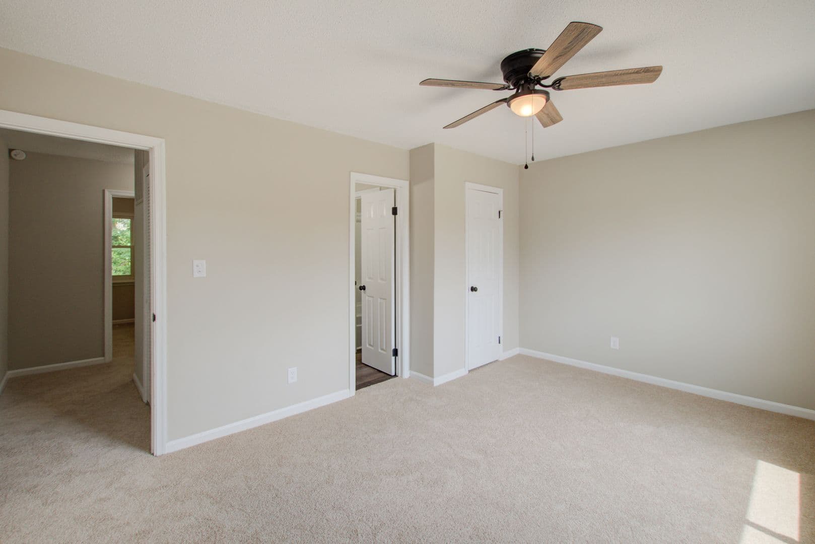 Virginia Beach House: 5375 Grand Lake Crescent