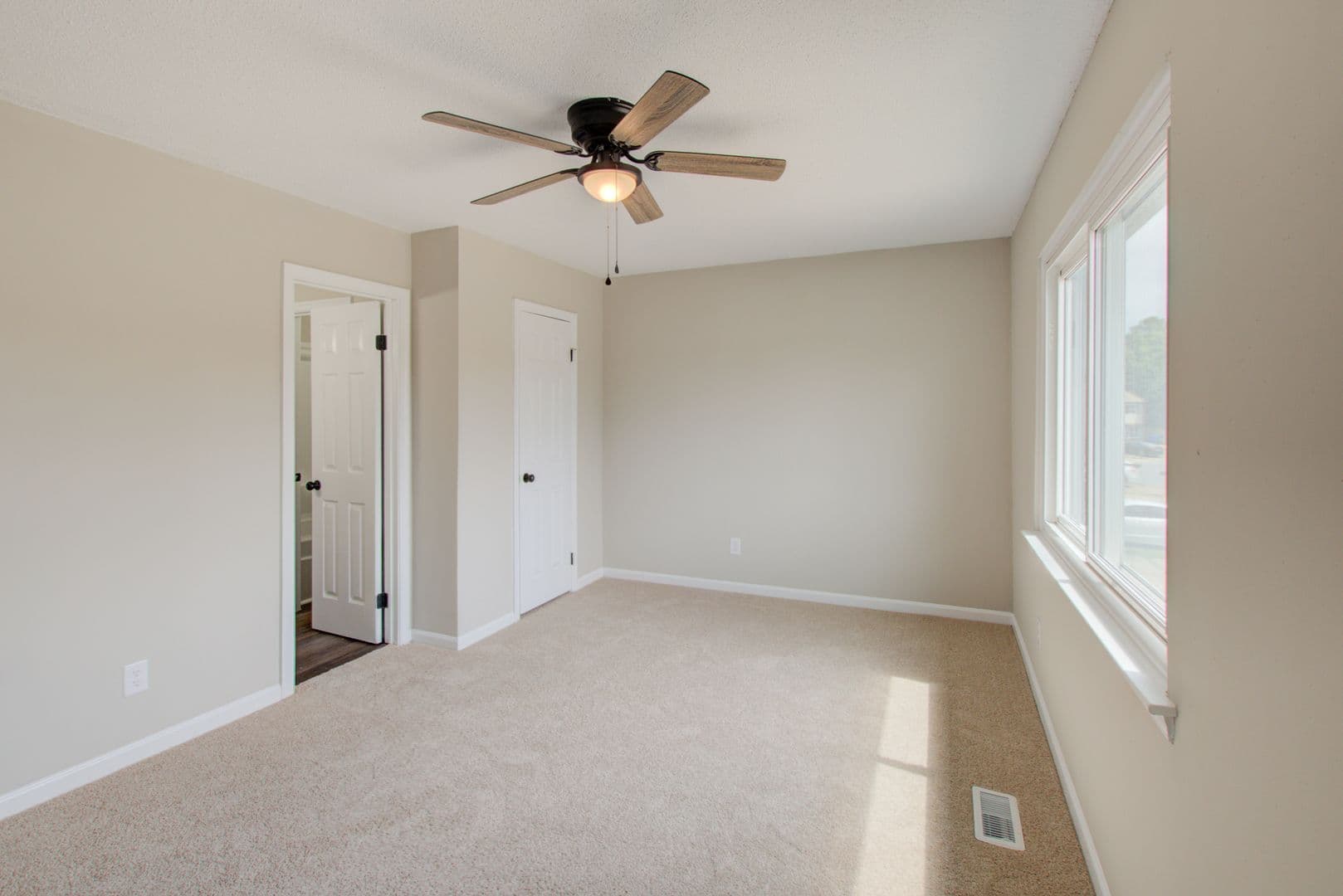 Virginia Beach House: 5375 Grand Lake Crescent