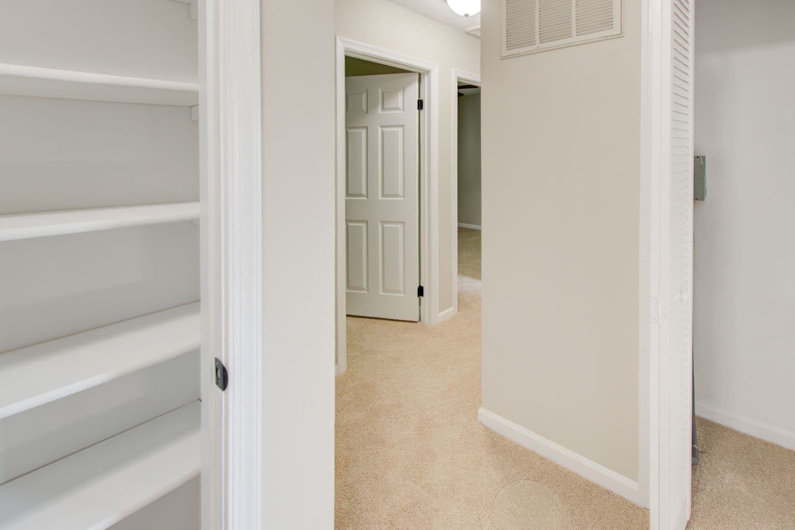Virginia Beach House: 5375 Grand Lake Crescent