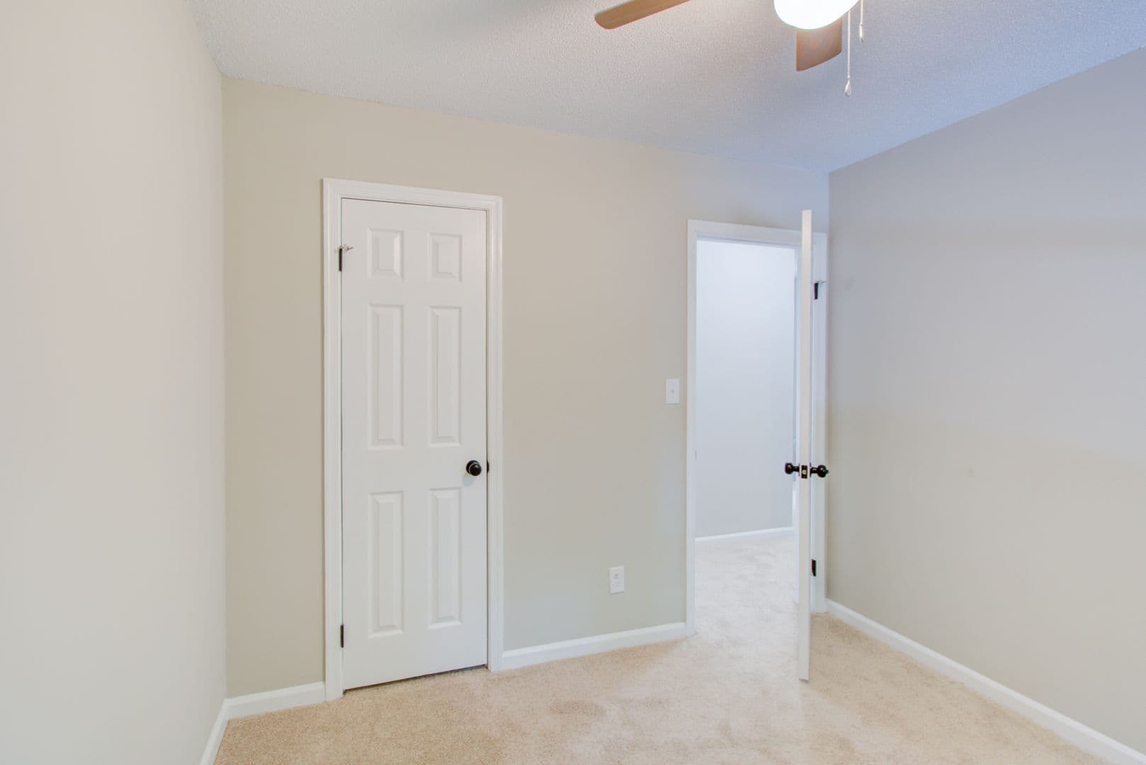 Virginia Beach House: 5375 Grand Lake Crescent