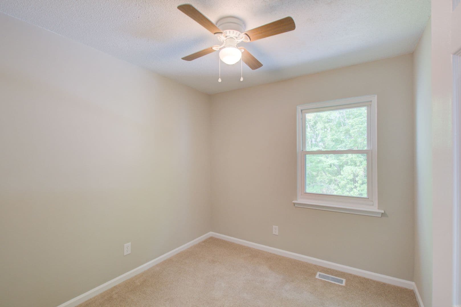 Virginia Beach House: 5375 Grand Lake Crescent