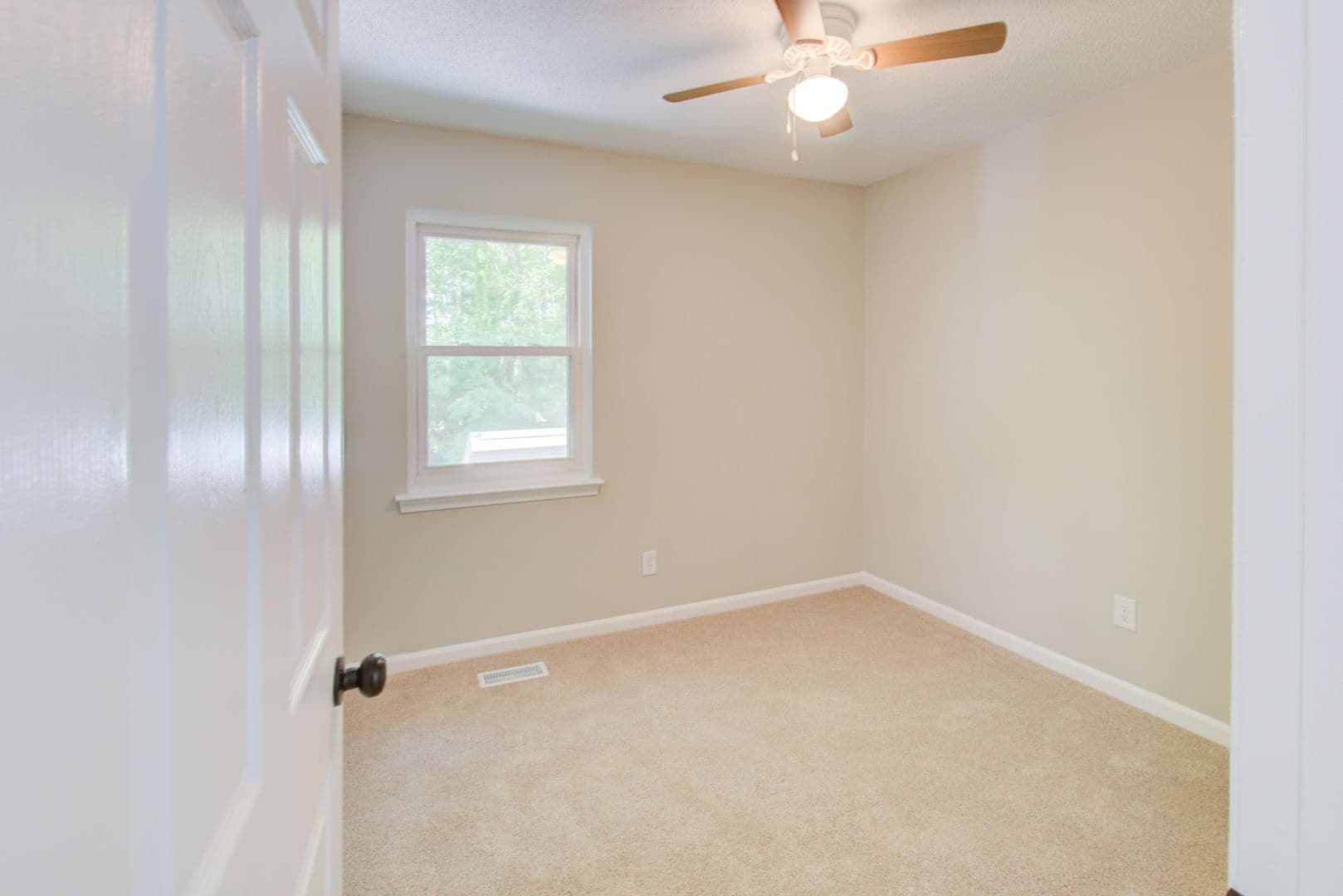 Virginia Beach House: 5375 Grand Lake Crescent