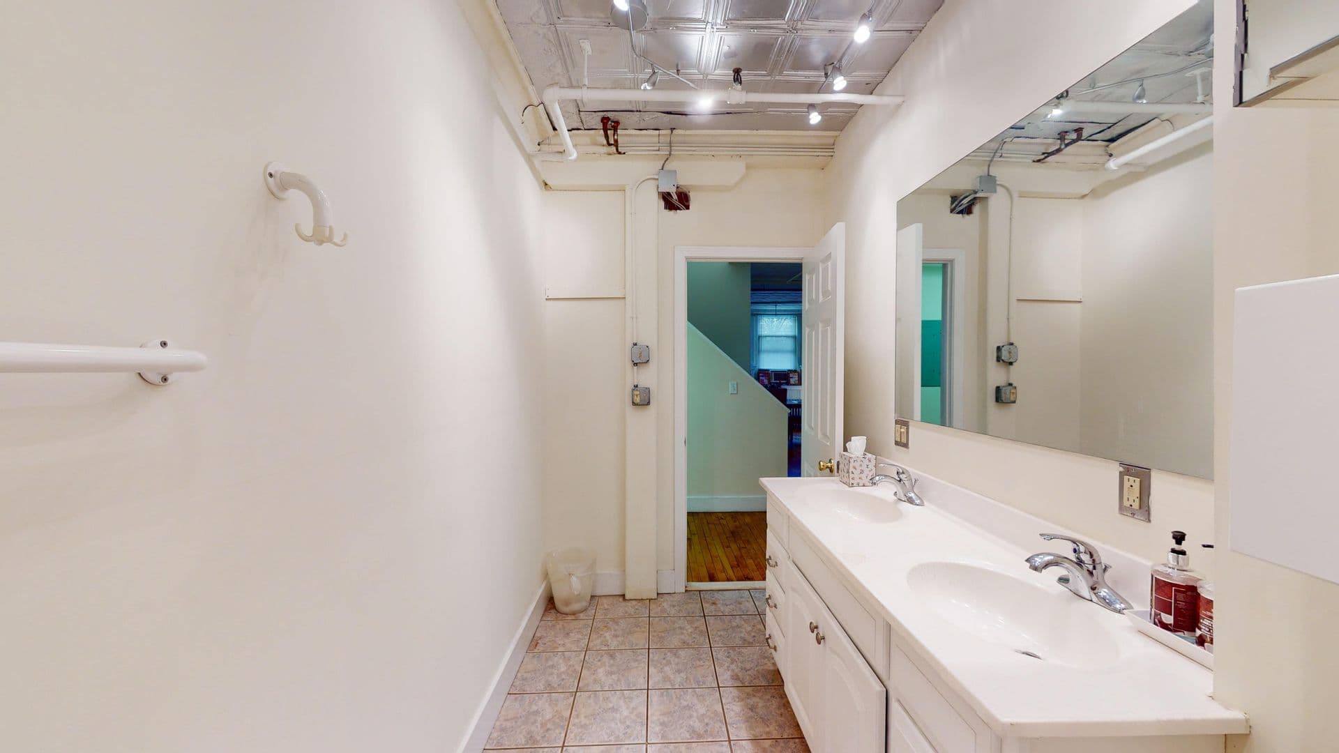 New Haven Apartment: 441 Chapel Street