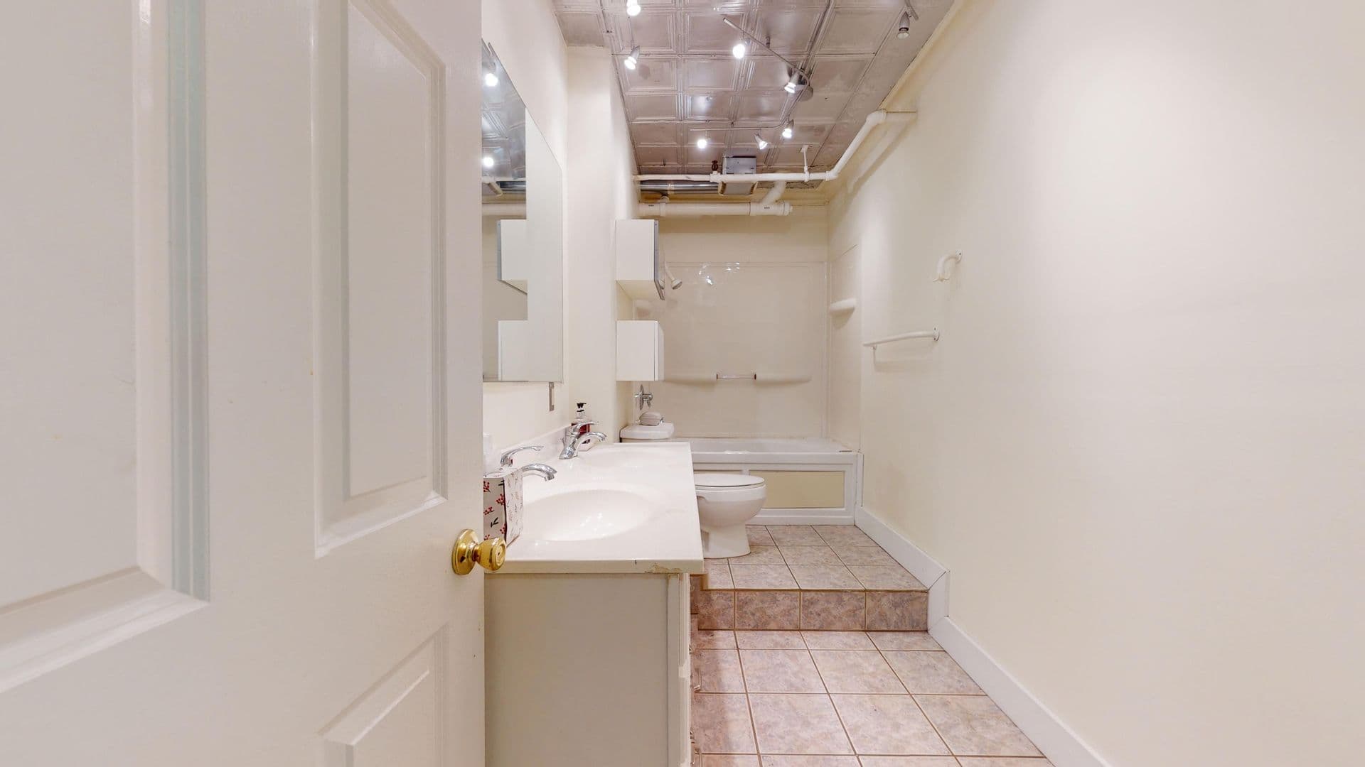 New Haven Apartment: 441 Chapel Street