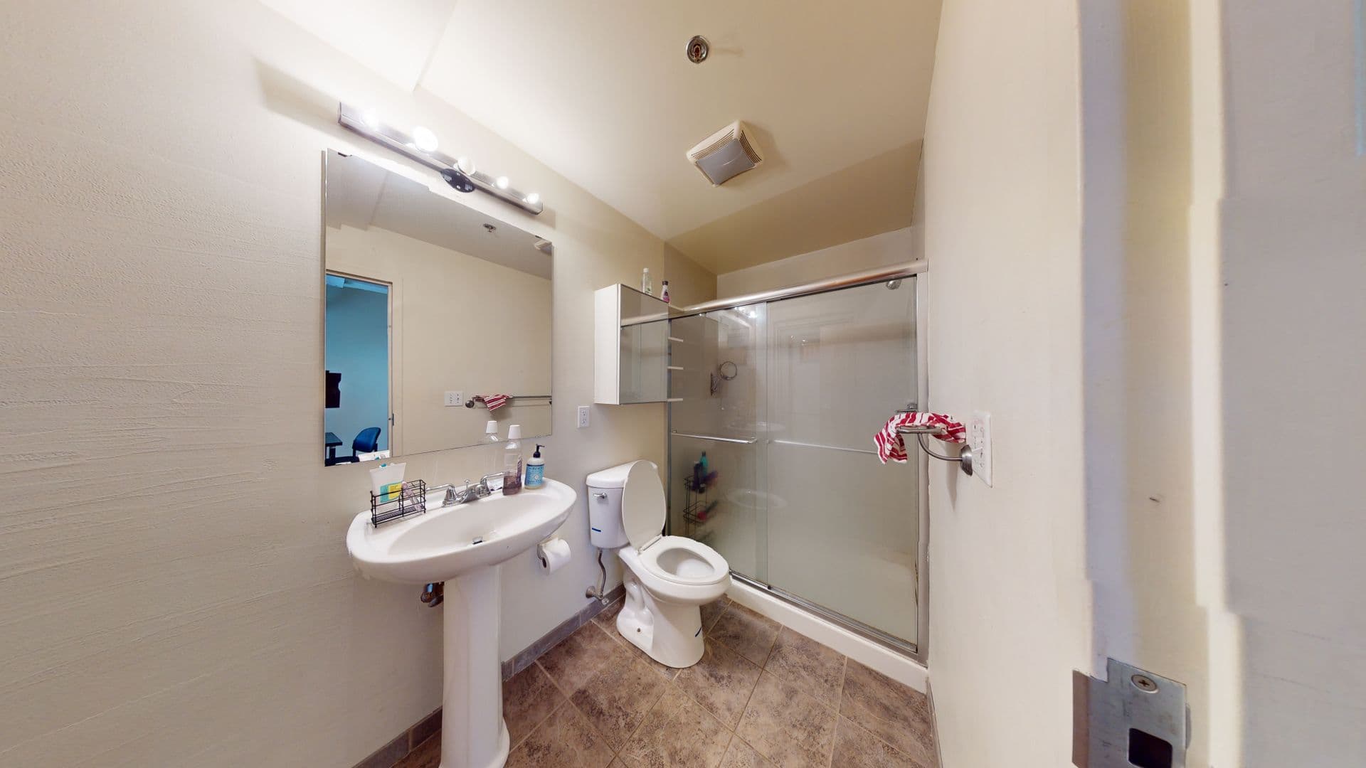 New Haven Apartment: 441 Chapel Street