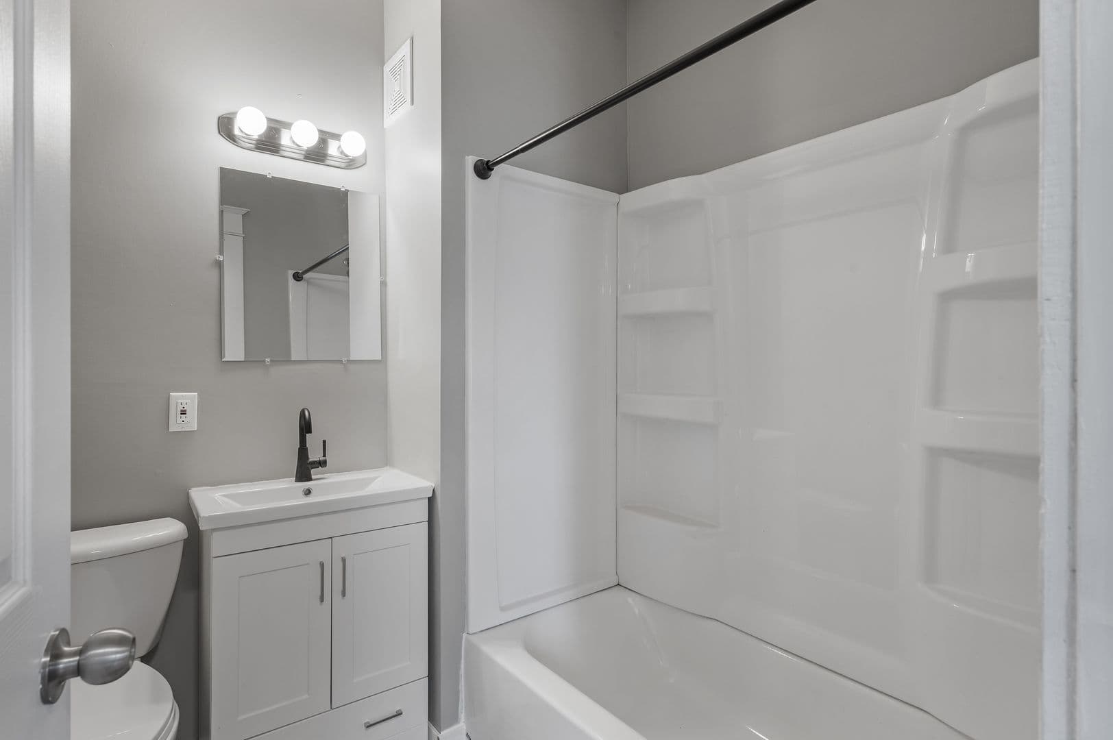 Saint Paul Apartment: 203 Grotto St N