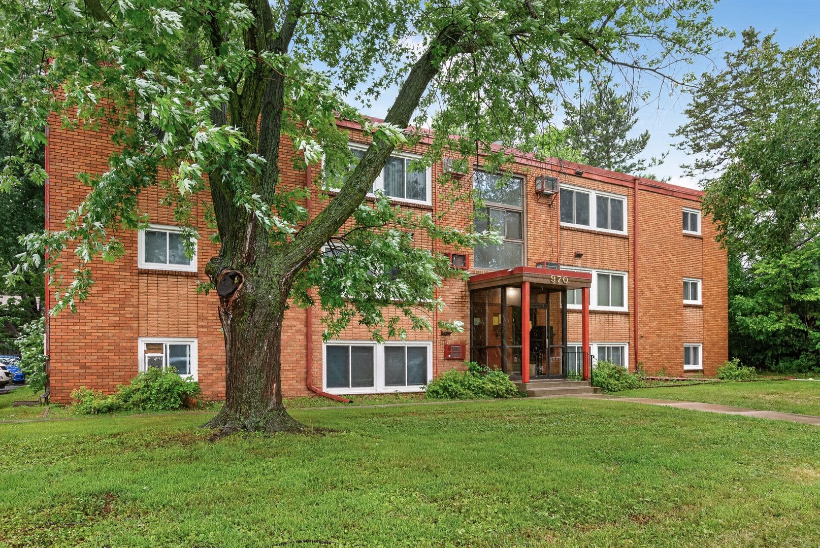 Columbia Heights Apartment: 970 43 1/2 Ave NE