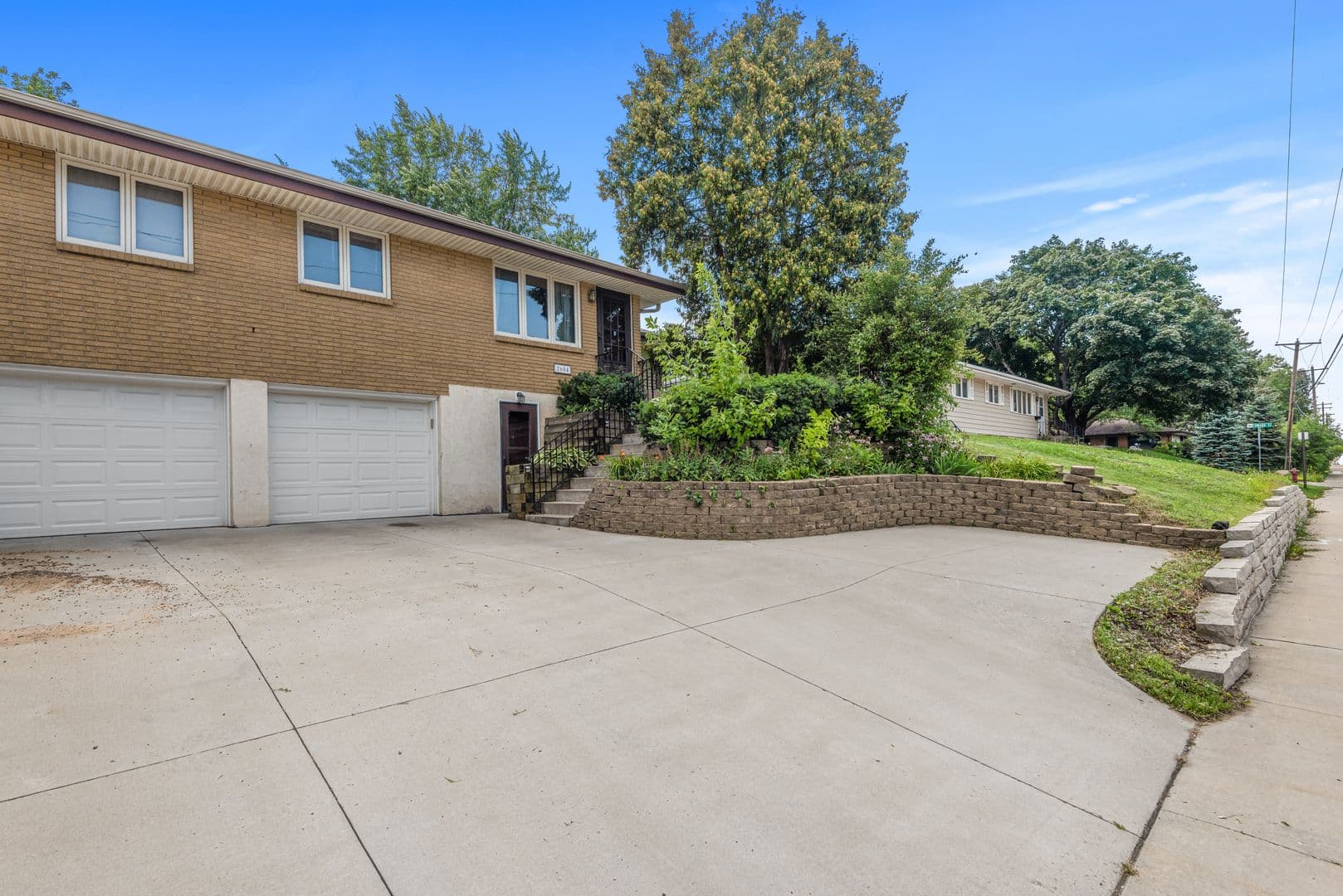 Saint Anthony Apartment: 2604 37th Ave NE