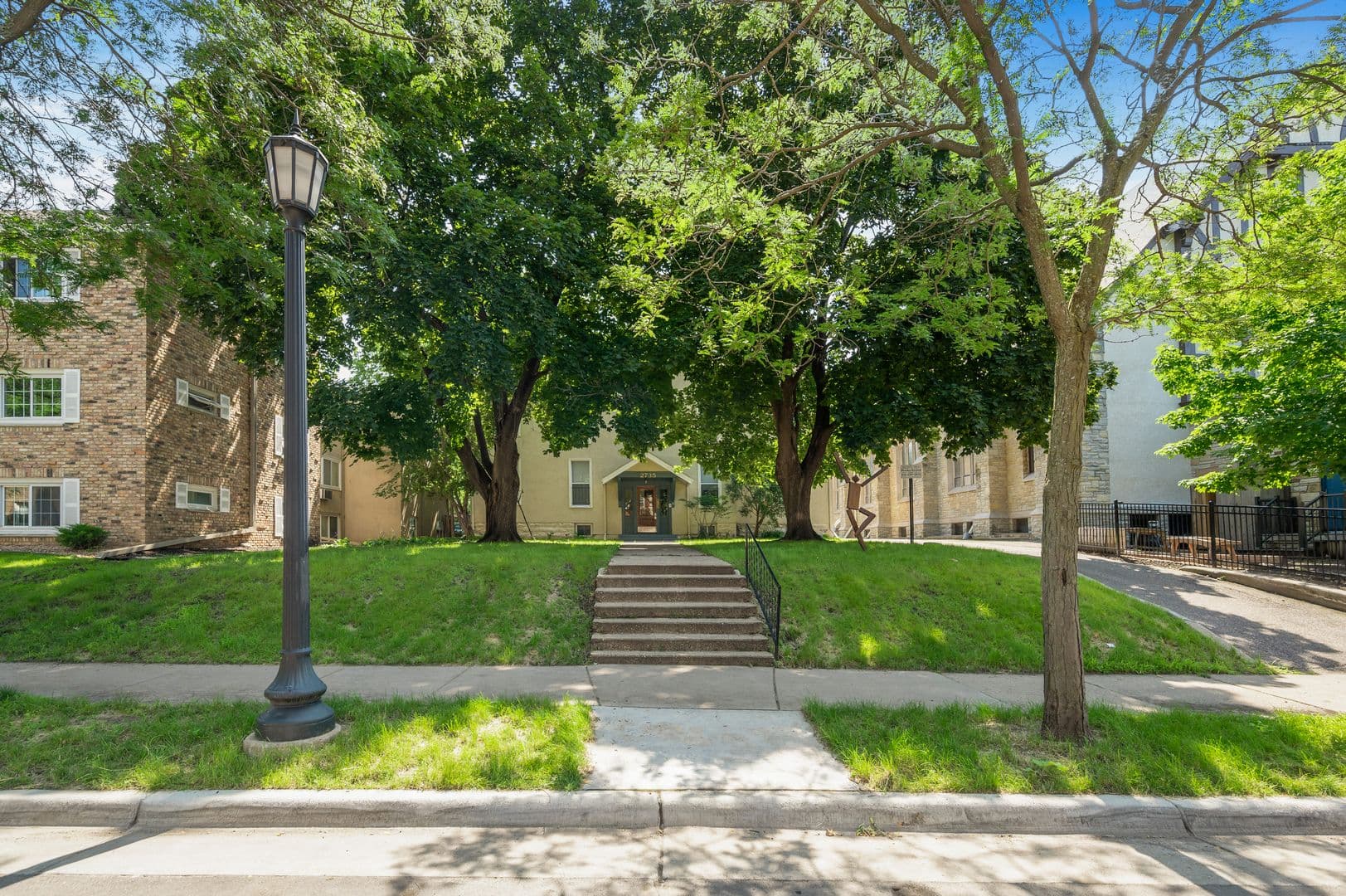 Minneapolis Apartment: 2735 Humboldt Ave S