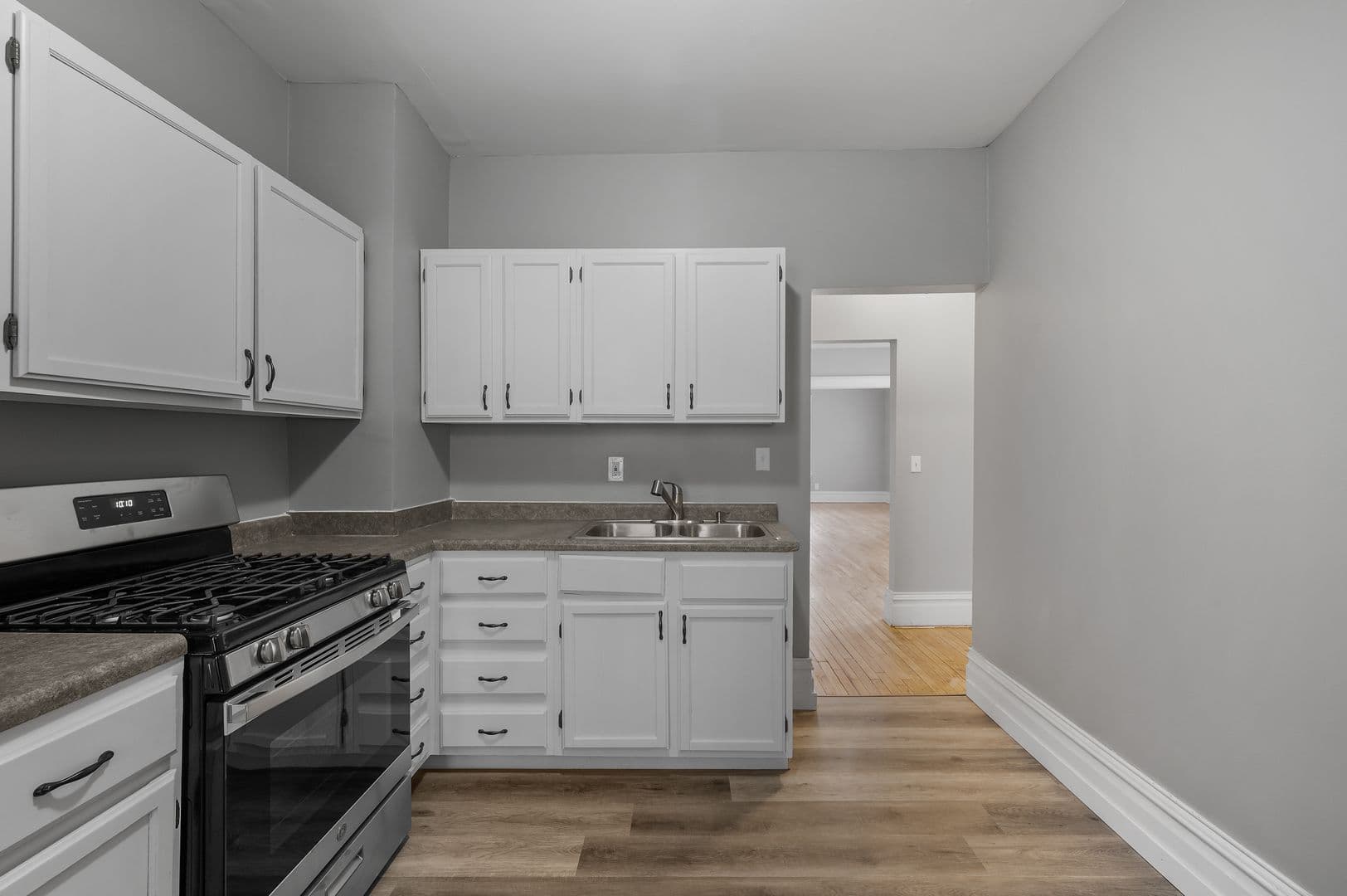 Saint Paul Apartment: 203 Grotto St N