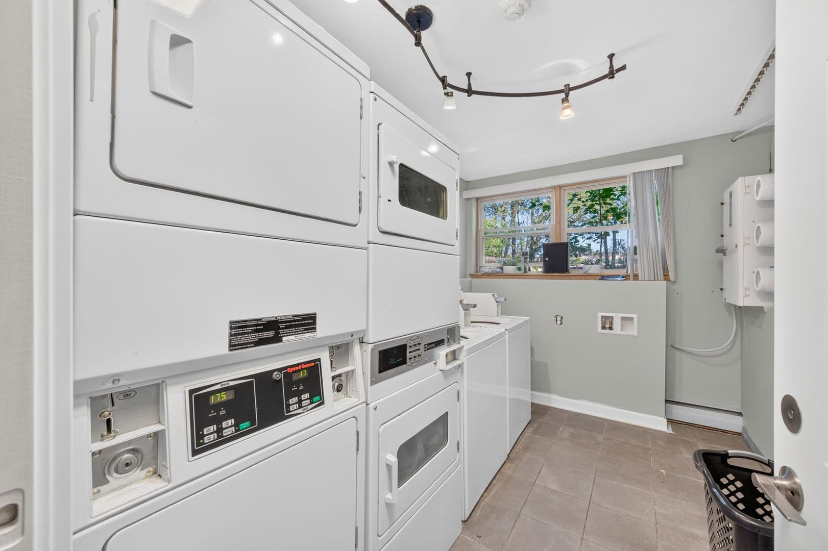 Roseville Apartment: 2610 Snelling Curve