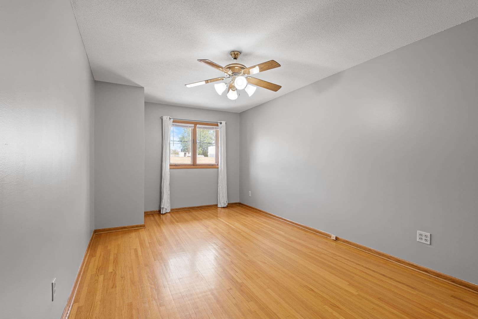 Saint Anthony Apartment: 2604/2606 37th Ave NE