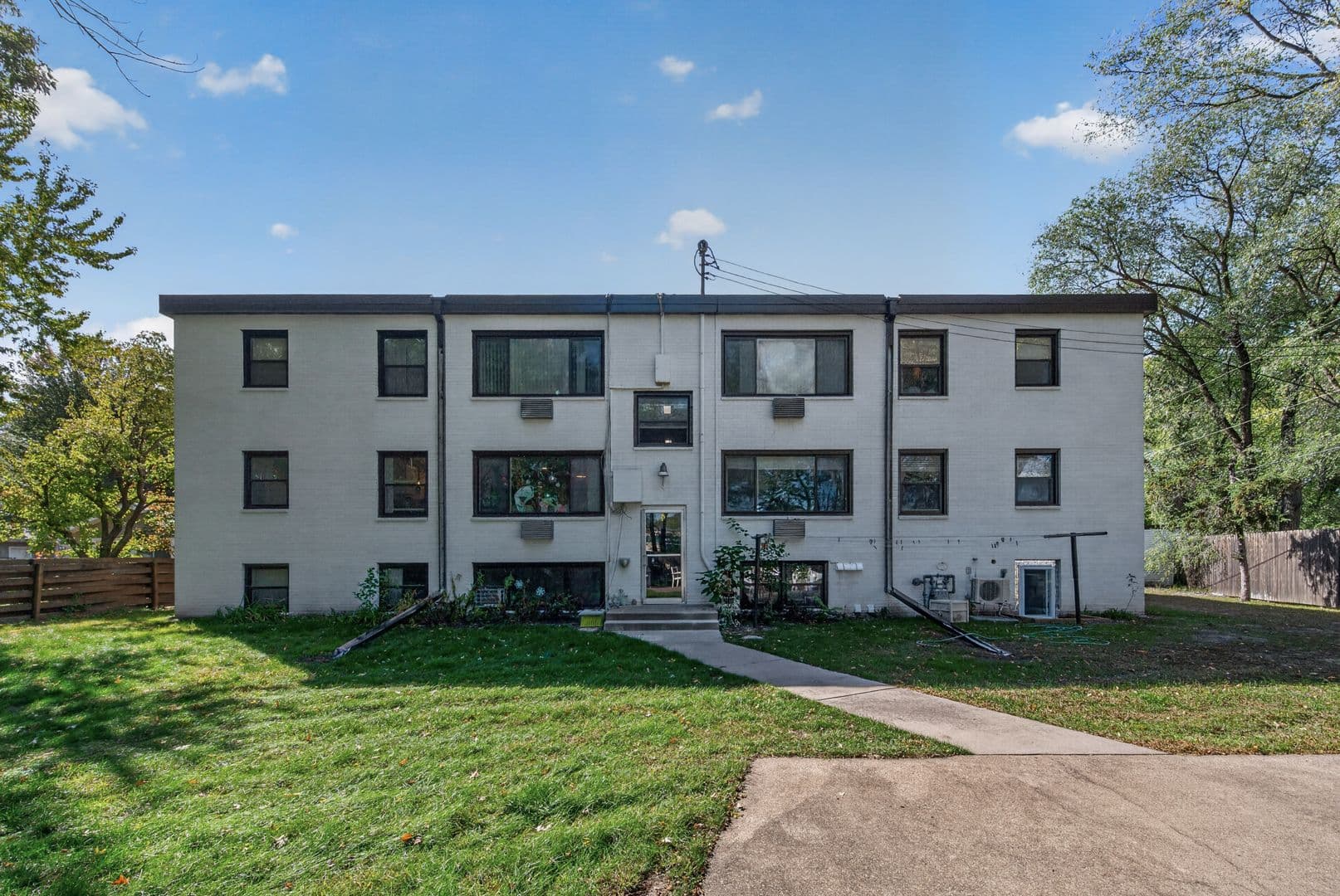 Roseville Apartment: 2610 Snelling Curve