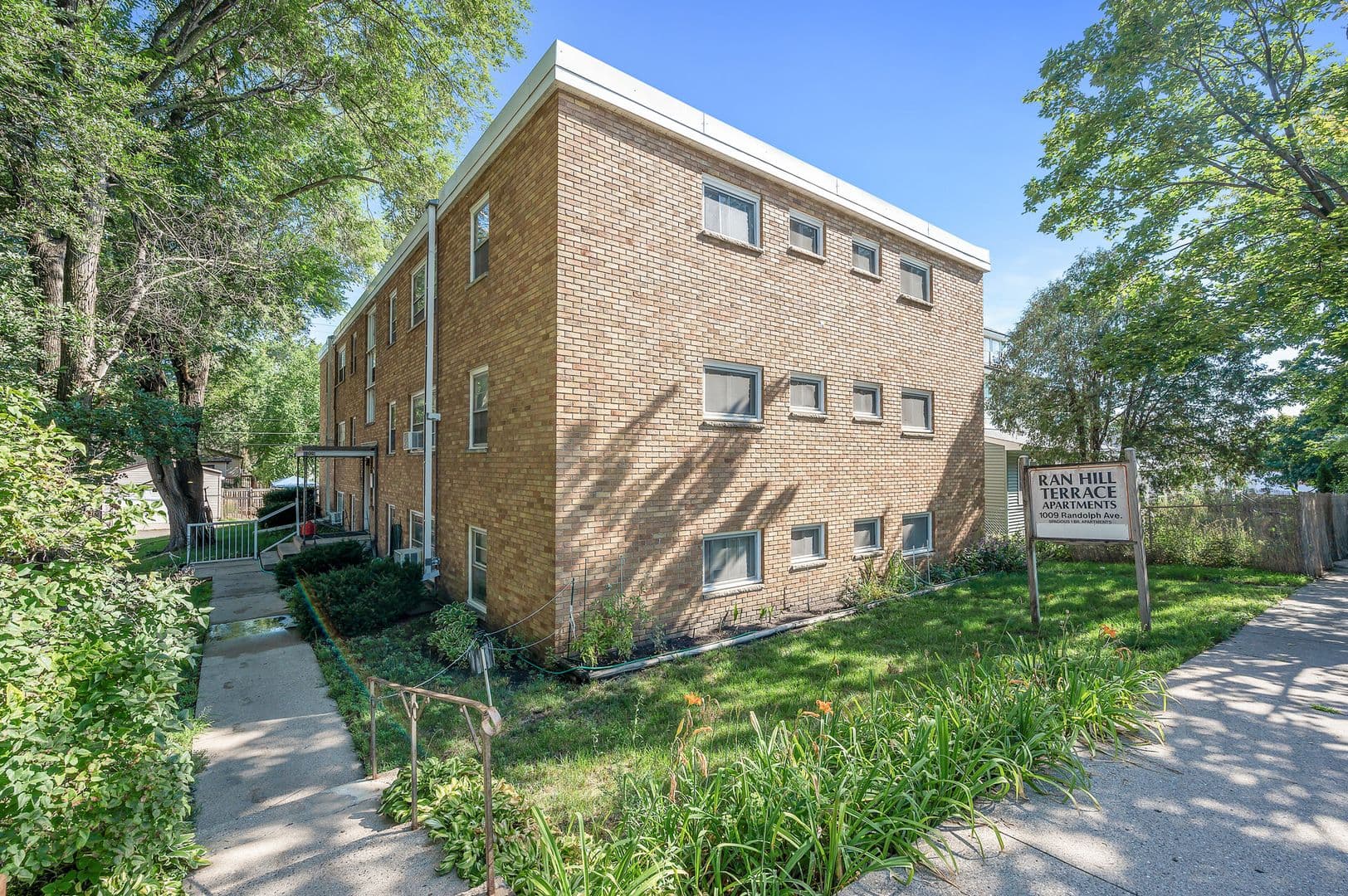 Saint Paul Apartment: 1009 Randolph Ave