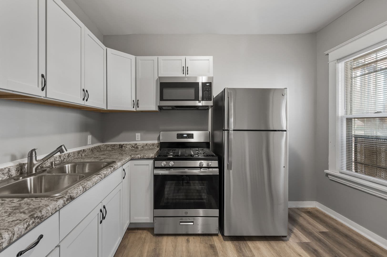 Saint Paul Apartment: 203 Grotto St N