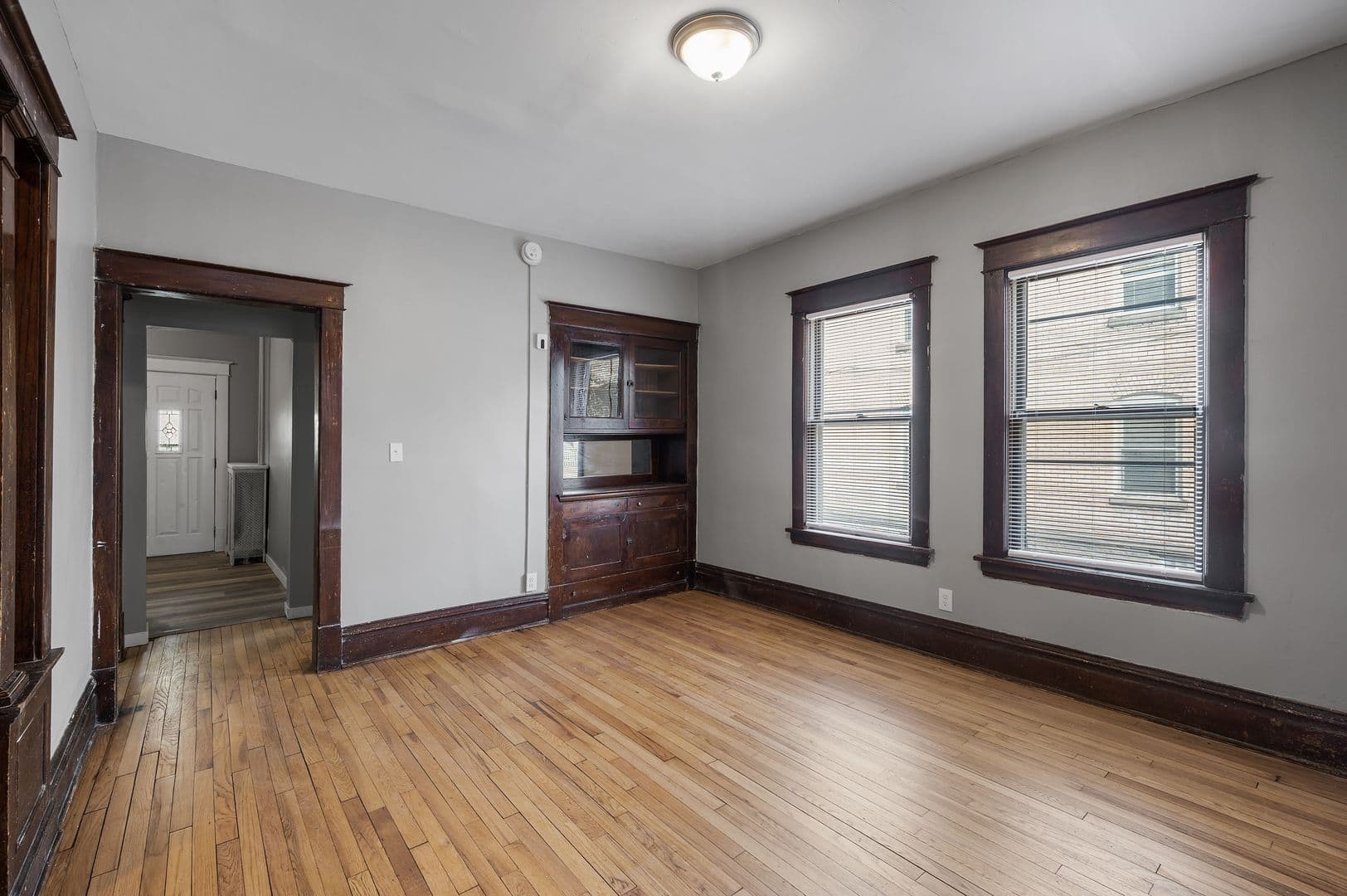 Saint Paul Apartment: 203 Grotto St N