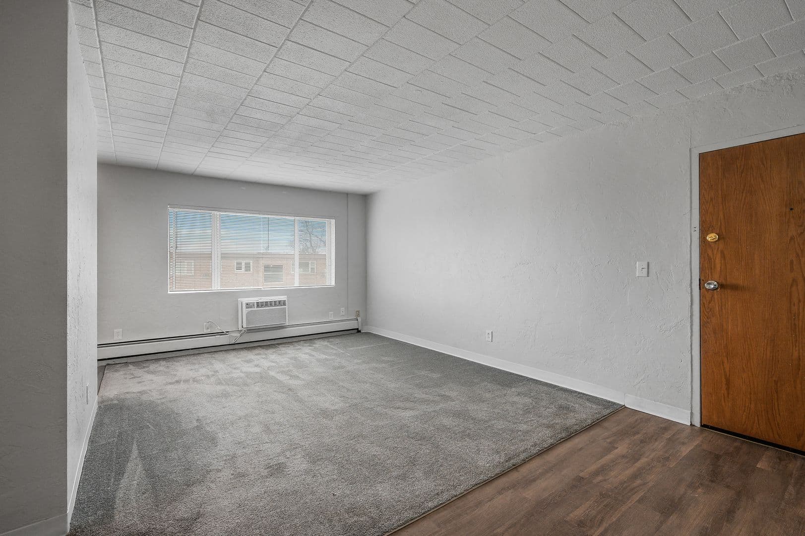 South St Paul Apartment: 1555 Willis Ave