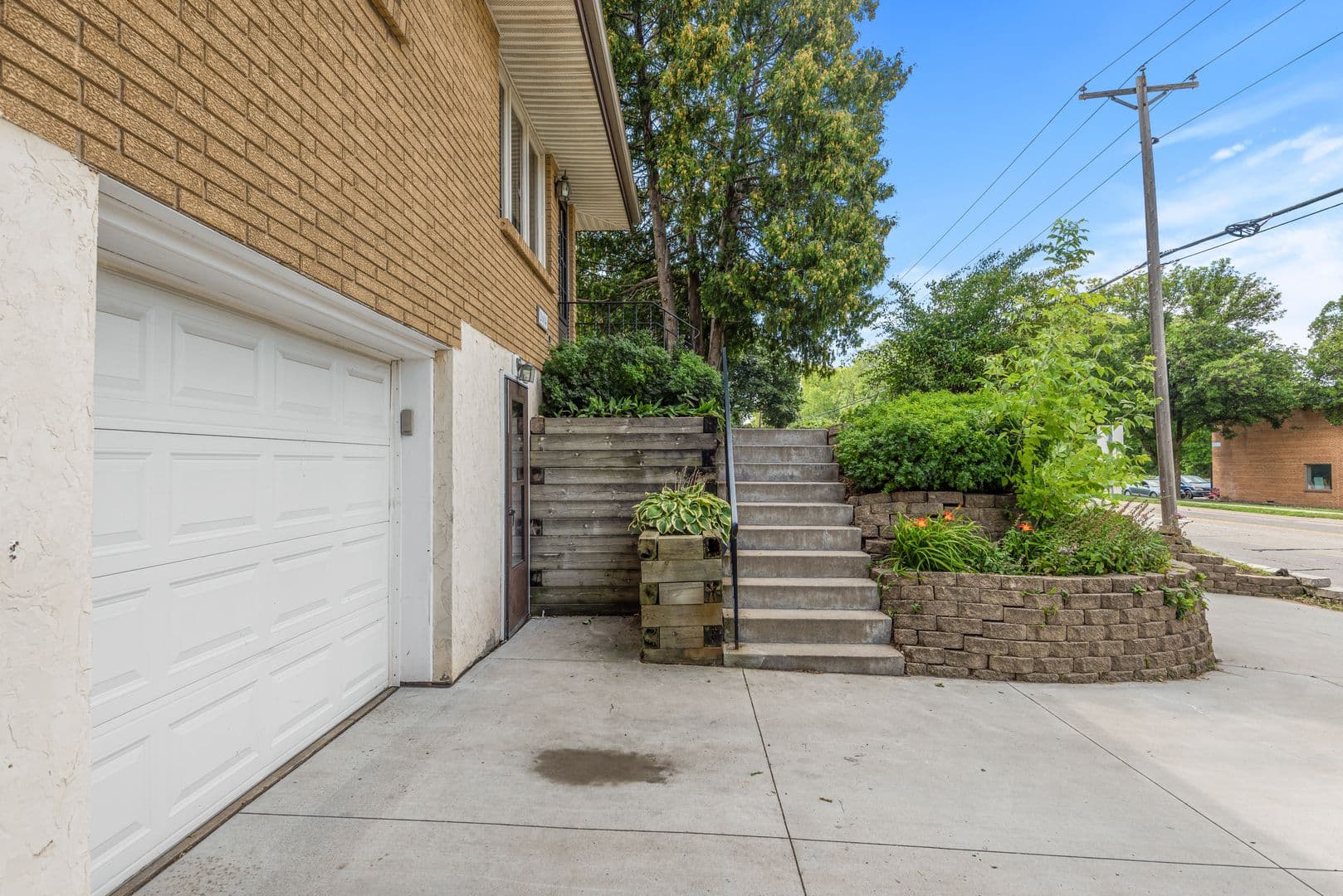 Saint Anthony Apartment: 2604 37th Ave NE