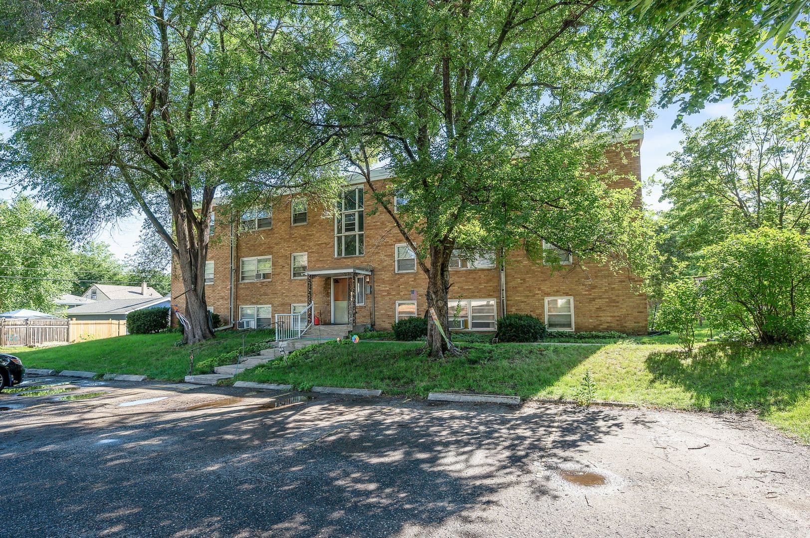 Saint Paul Apartment: 1009 Randolph Ave
