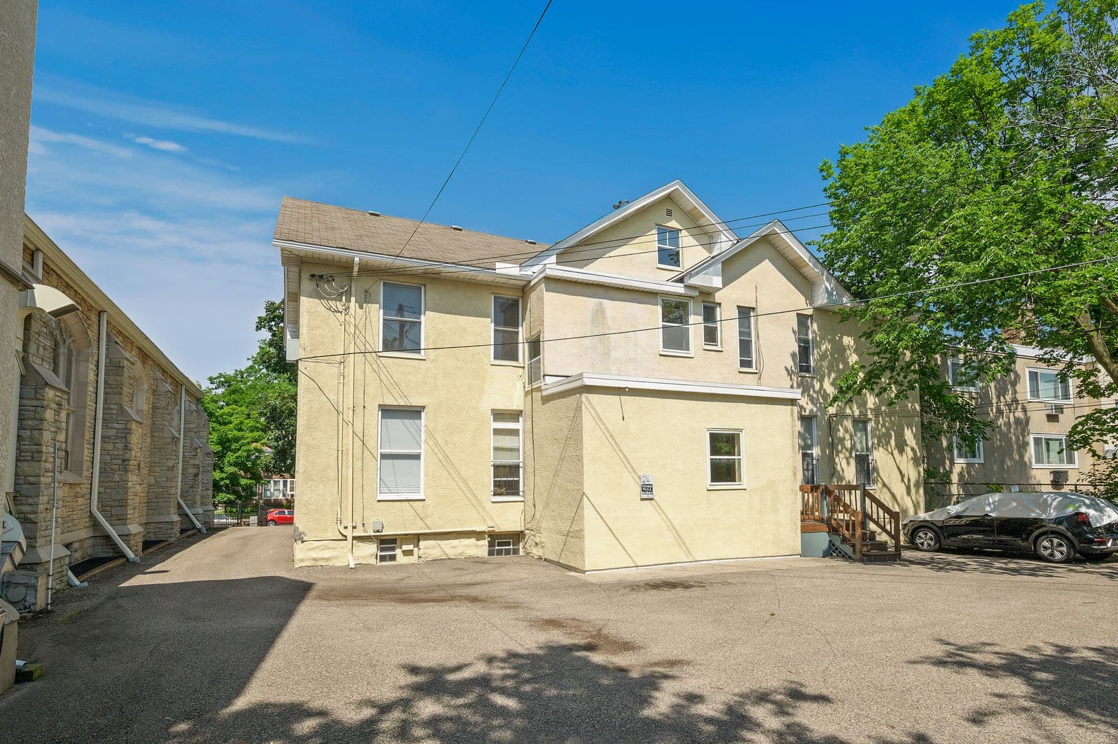 Minneapolis Apartment: 2735 Humboldt Ave S