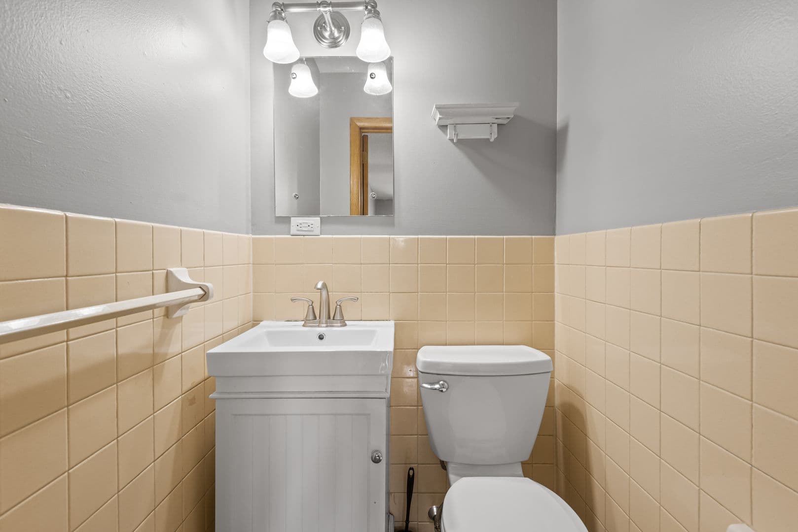 Saint Anthony Apartment: 2604 37th Ave NE