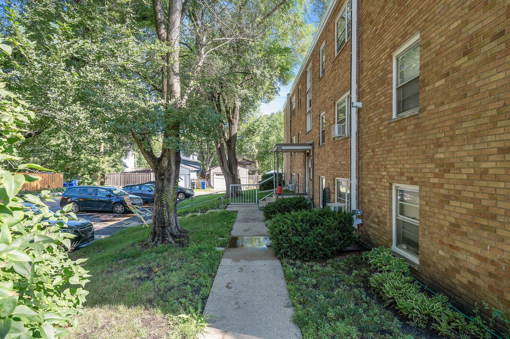 Saint Paul Apartment: 1009 Randolph Ave