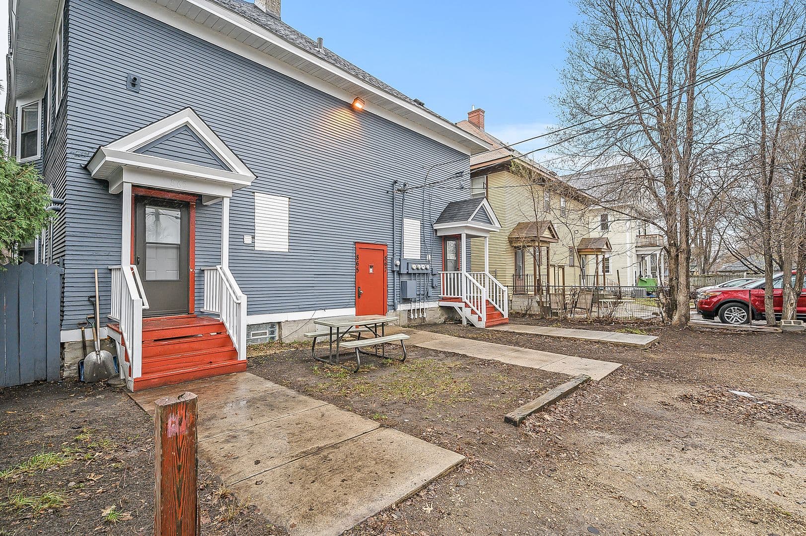 Saint Paul Apartment: 865/867 Hague Ave