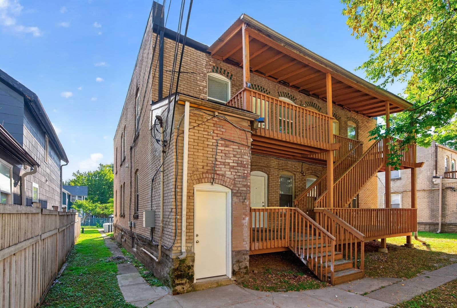 Saint Paul Apartment: 203 Grotto St N