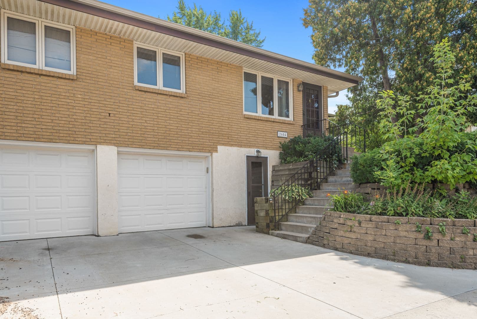 Saint Anthony Apartment: 2604 37th Ave NE