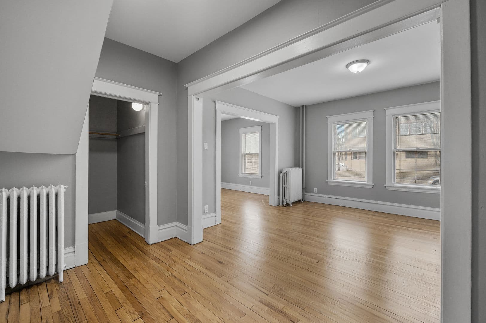 Saint Paul Apartment: 203 Grotto St N