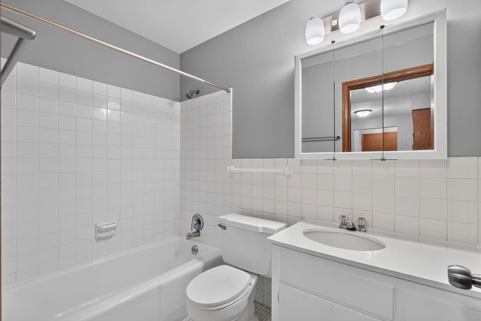 Columbia Heights Apartment: 970 43 1/2 Ave NE