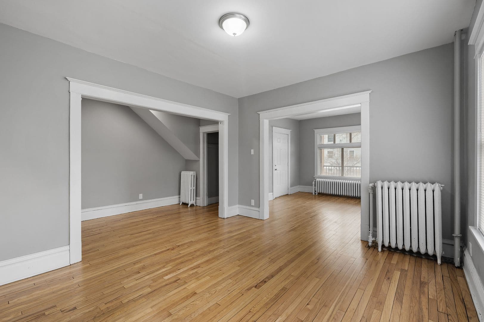 Saint Paul Apartment: 203 Grotto St N
