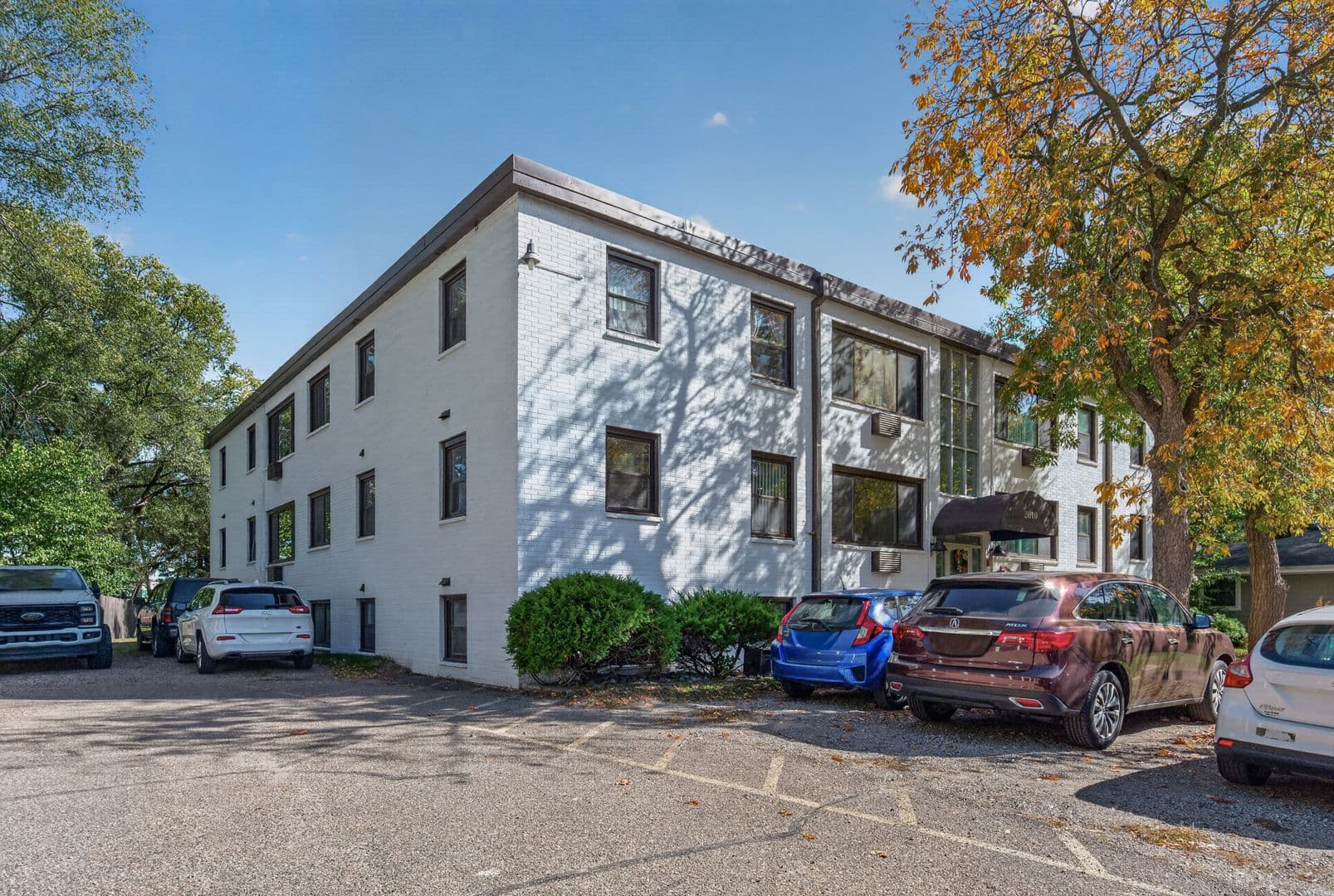 Roseville Apartment: 2610 Snelling Curve