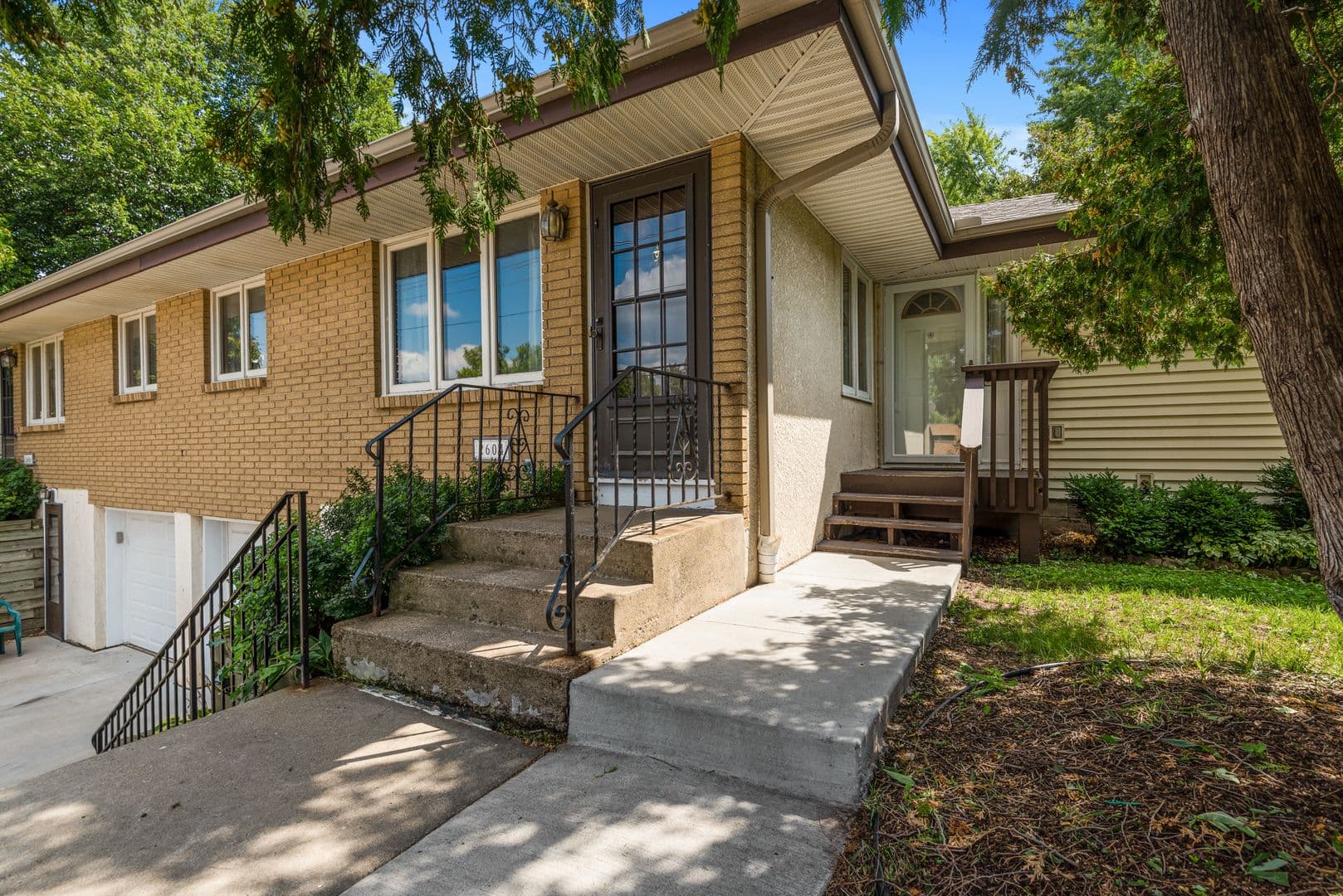 Saint Anthony Apartment: 2604 37th Ave NE
