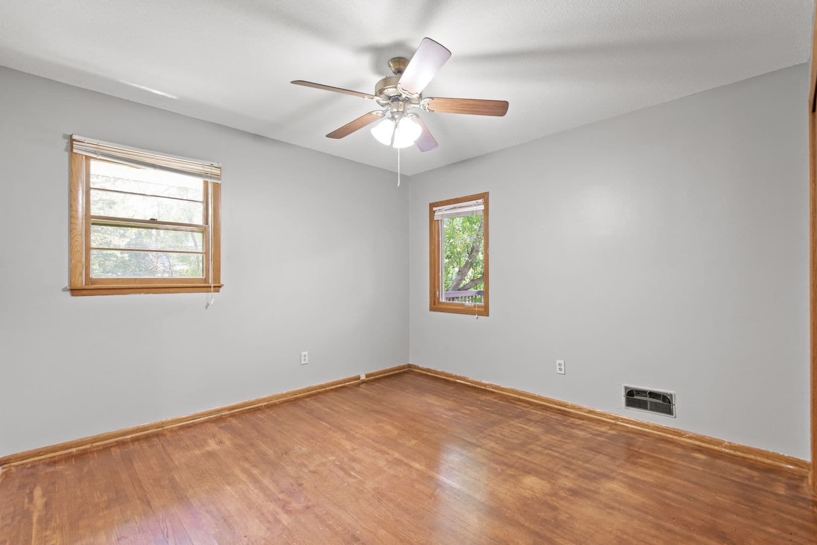 Saint Anthony Apartment: 2604/2606 37th Ave NE