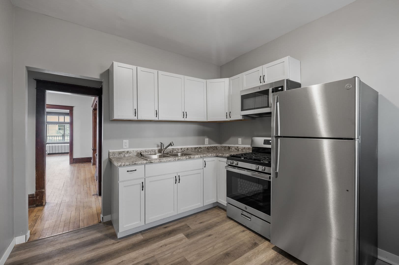 Saint Paul Apartment: 203 Grotto St N