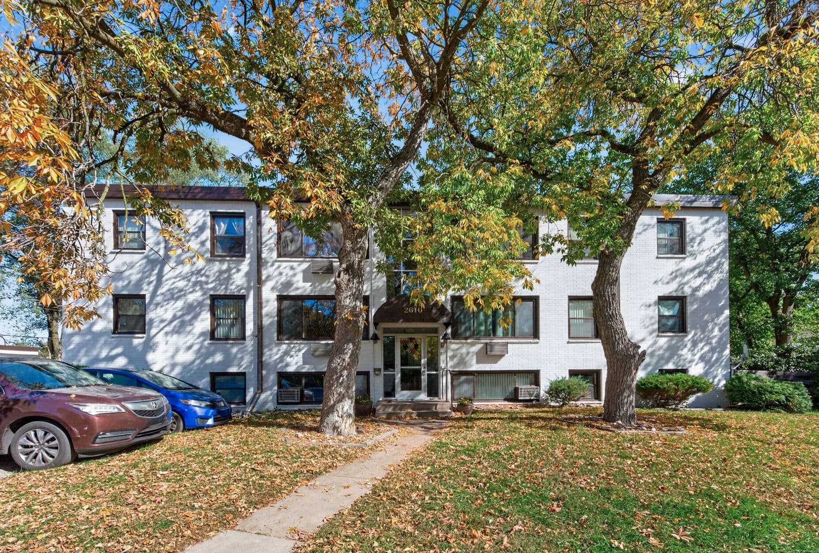 Roseville Apartment: 2610 Snelling Curve