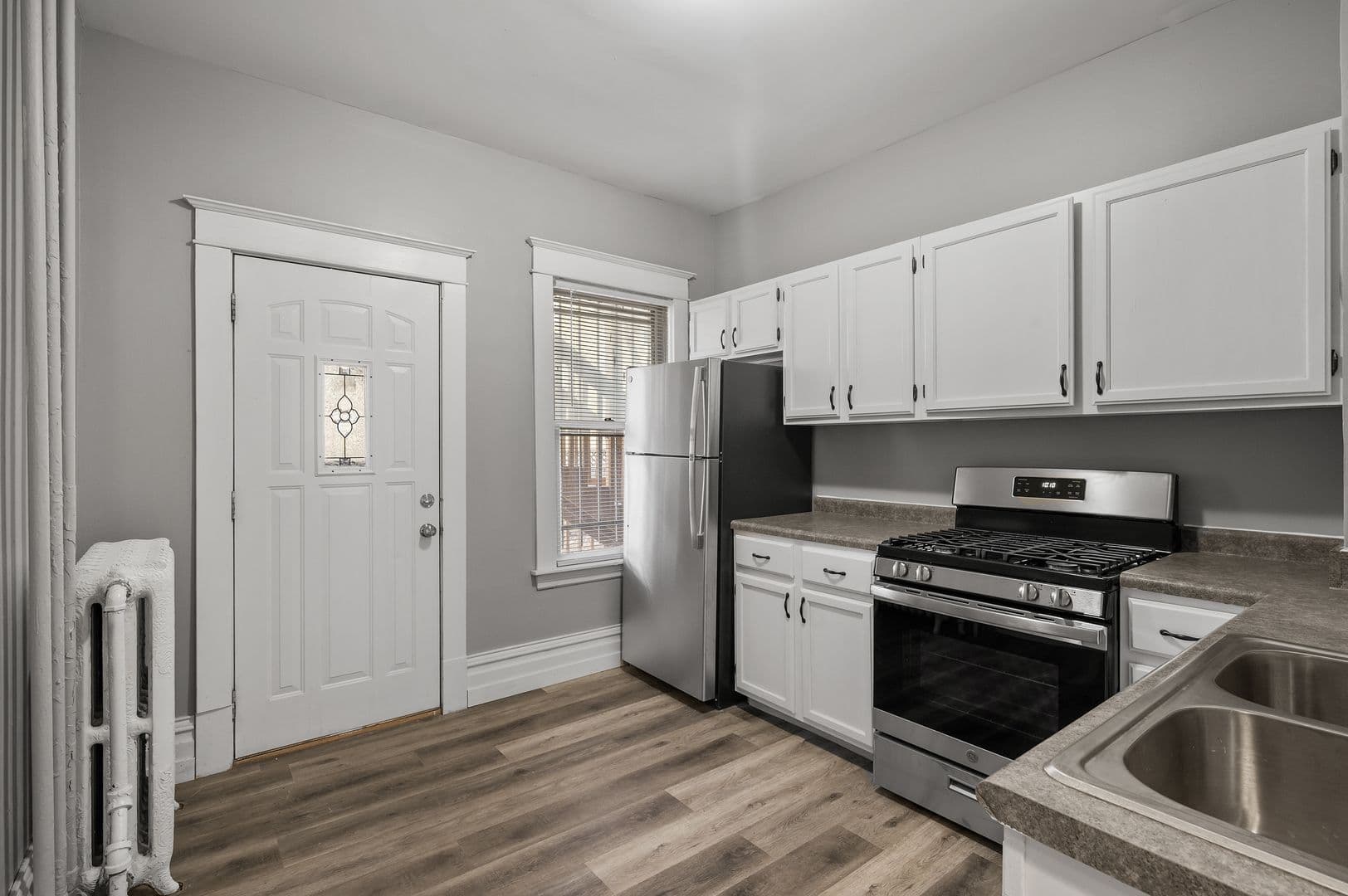 Saint Paul Apartment: 203 Grotto St N