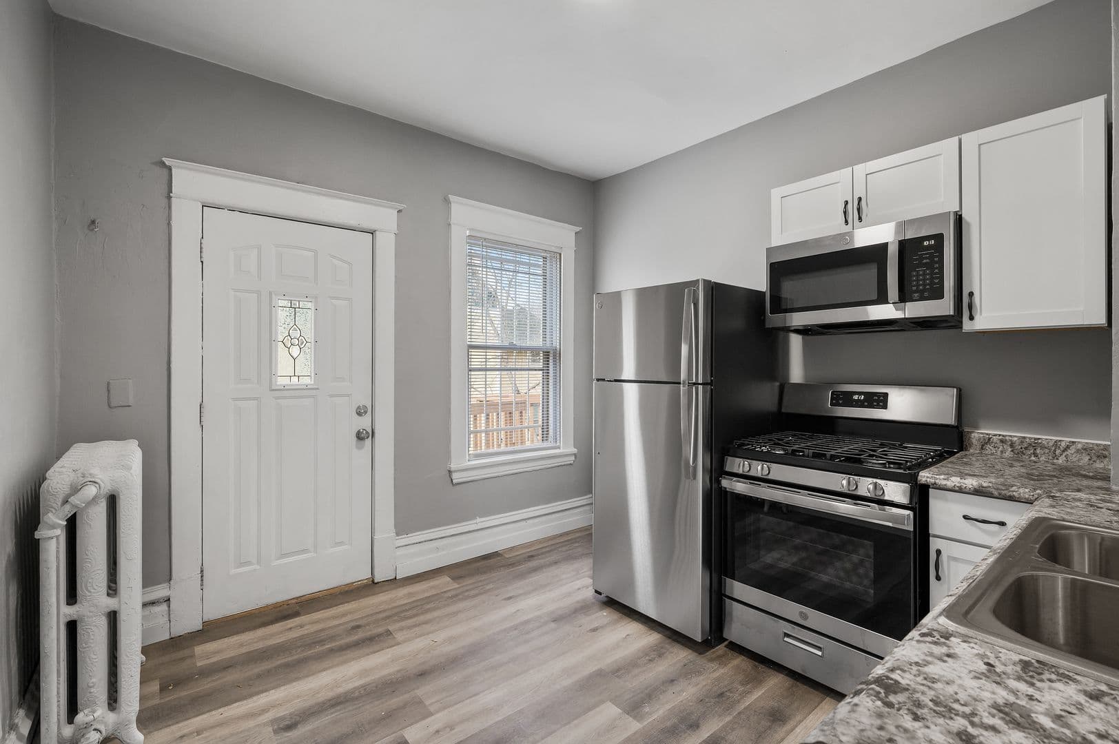 Saint Paul Apartment: 203 Grotto St N